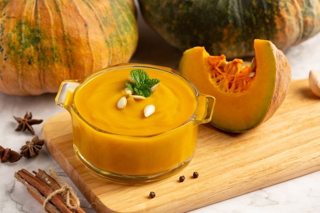 The easiest way to make pumpkin soup with coconut milk