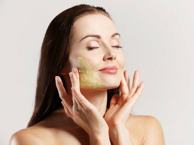 Get rid of dead skin and rejuvenate your skin with green tea