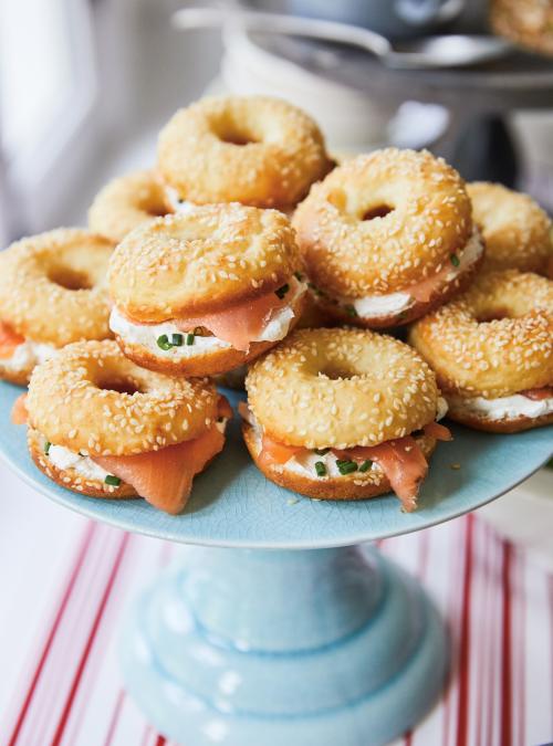 Smoked salmon mini-agels