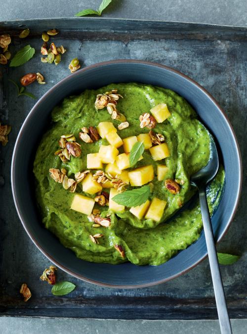 Spinach and tropical fruit smoothie bowl