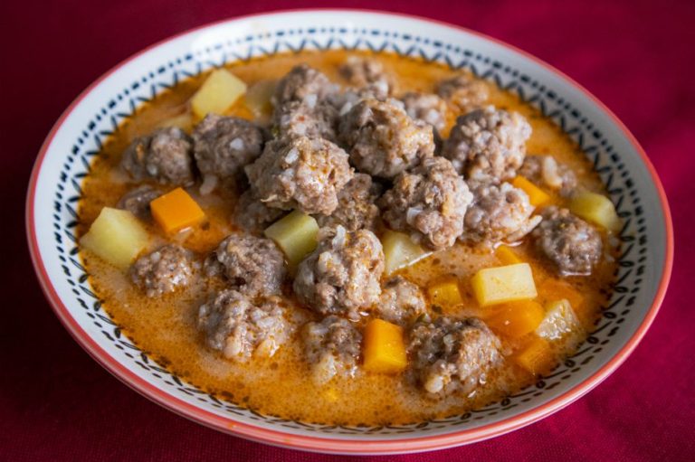 8 Meatballs Everywhere: Sour Meatballs Recipe