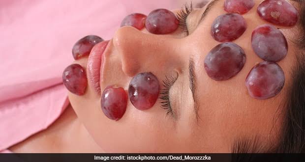 Raspberries and grapes for wrinkle-free skin