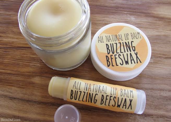 Prepare a lip balm from beeswax
