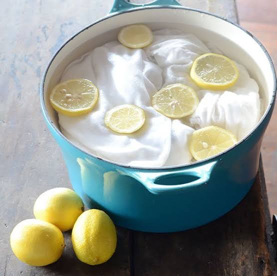 Clean white clothes, boil them with lemon slices