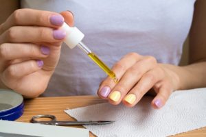 applying-nail-strengthener