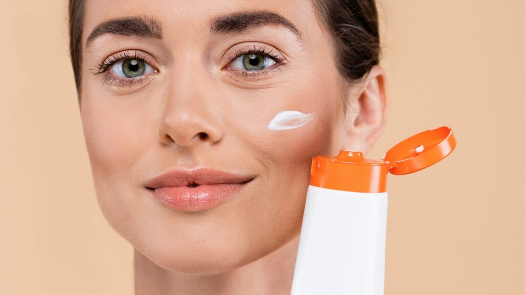 Why should you apply sunscreen this winter?
