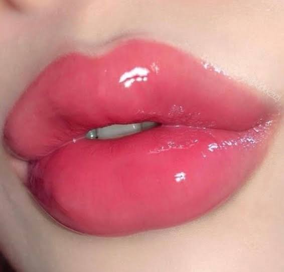 Prominent, soft and pink lips