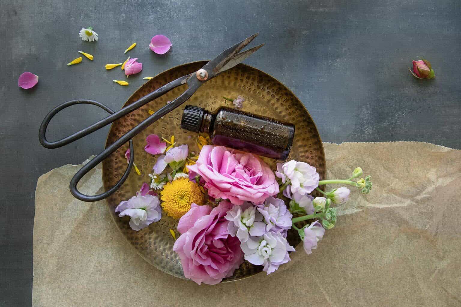 How to Make DIY Perfume With Fresh Flowers
