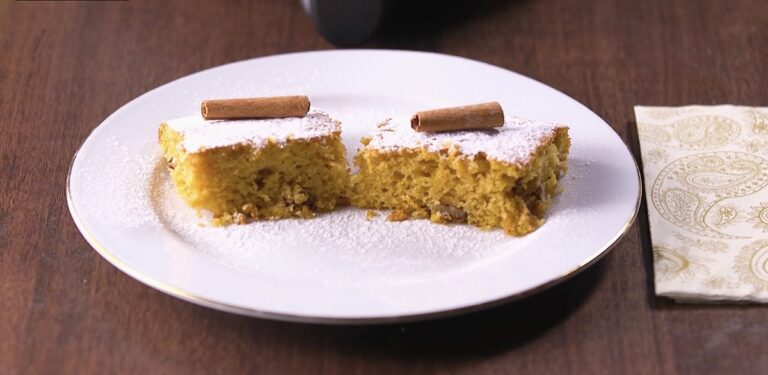 Mom's cakes, the ones we couldn't get enough of as kids, are making a comeback! Make this easy yet delicious recipe and enjoy it with your evening tea!